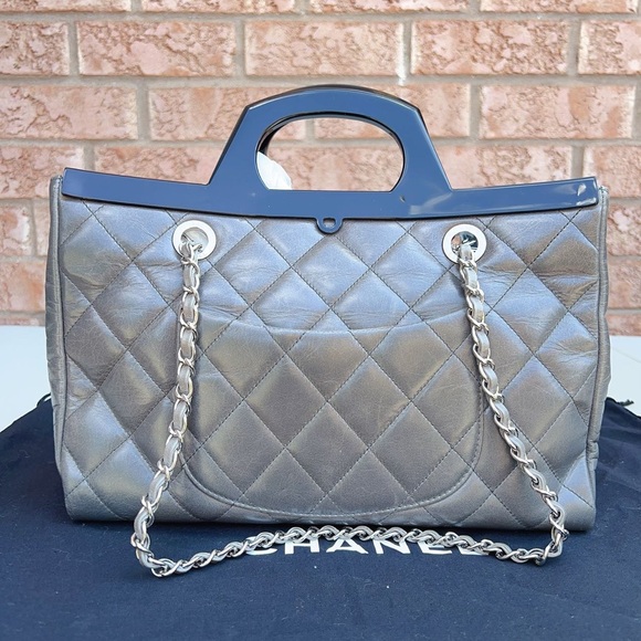 Chanel CC Delivery Tote Quilted Glazed Calfskin Small - Picture 2 of 8